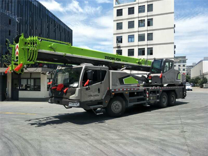 湘潭市跨街广告牌的高空安装注意事项