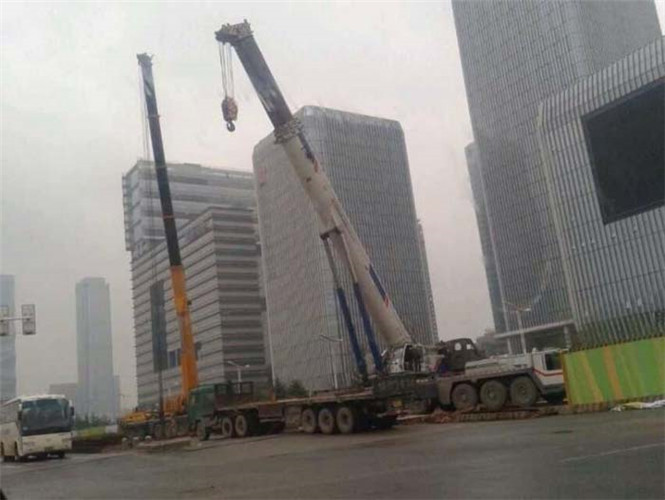 湘潭市“自动找平”—— 吊车的 “平地神器” 技术