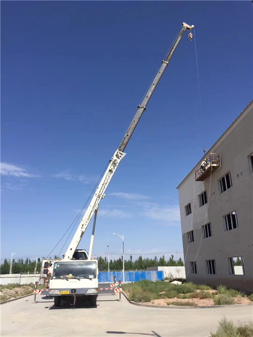 湘潭市“轻装强干”—— 吊车的 “轻量化臂架” 技术